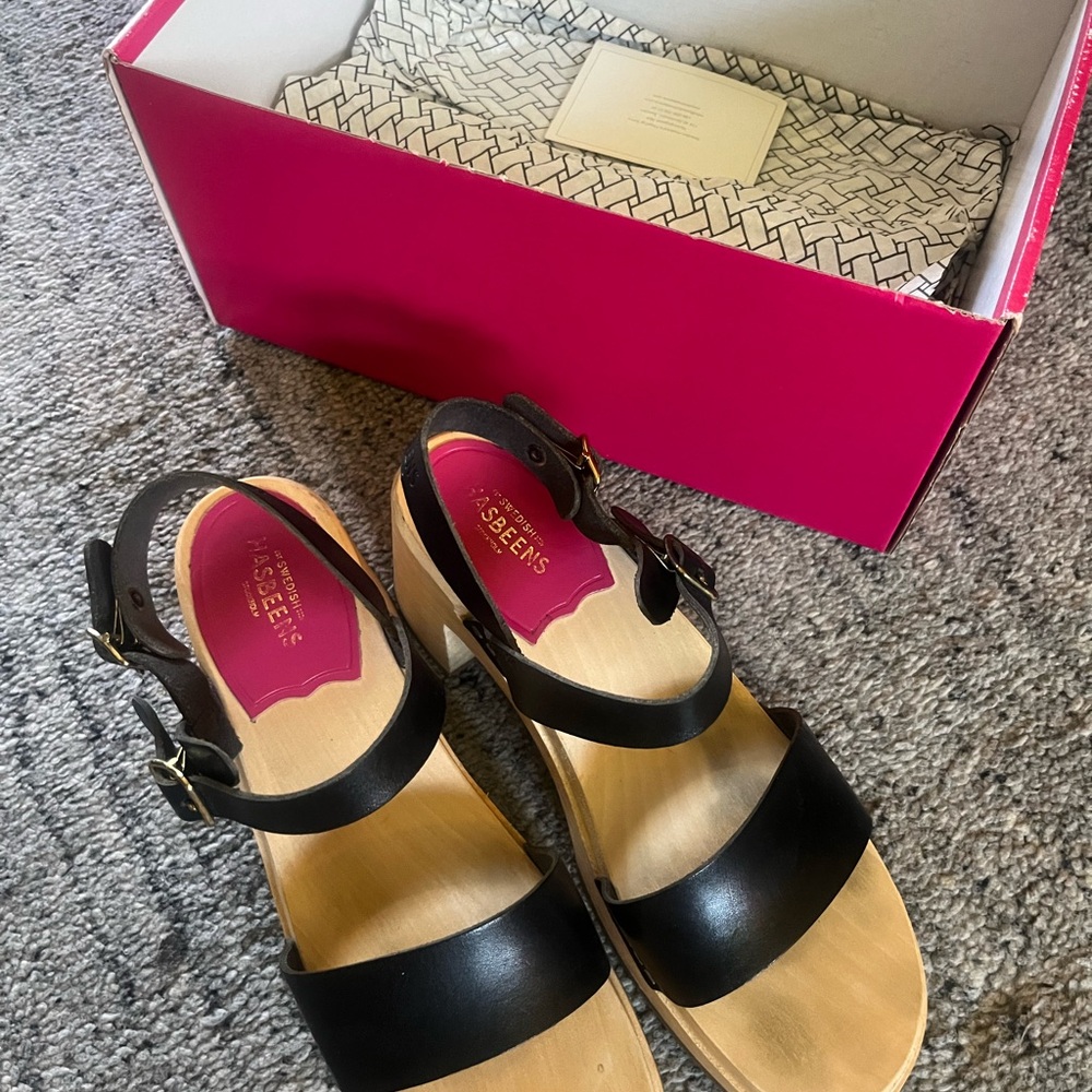 Swedish Hasbeens Black Sandals Elegant Slip-On Design